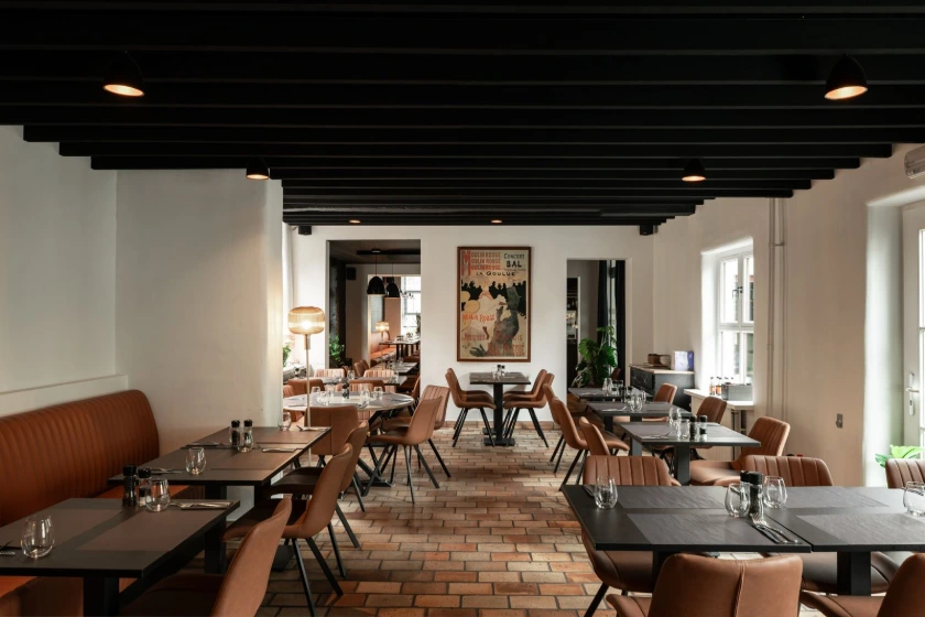 Gezellige eetzaal van brasserie Den Bonten Os in Overijse